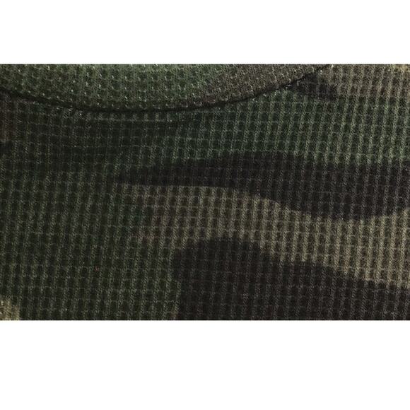 RDI Womens Medium Thermal Top Camouflage Camo Long Sleeve Green Pullover NWOT - Picture 3 of 16